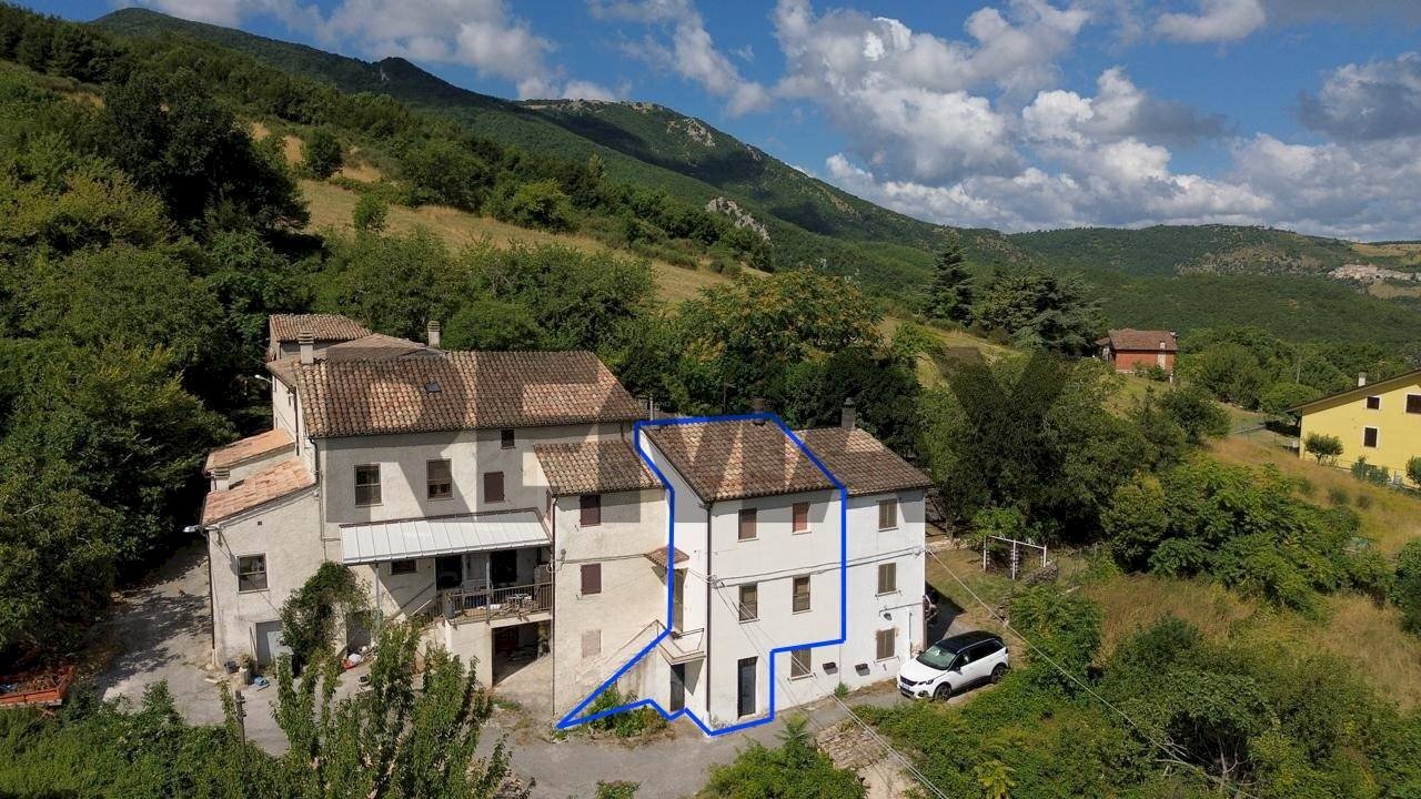 Casa all\'aperto - Casa semi indipendente Frazione San Giovanni
 
36, Fabriano - foto 1
