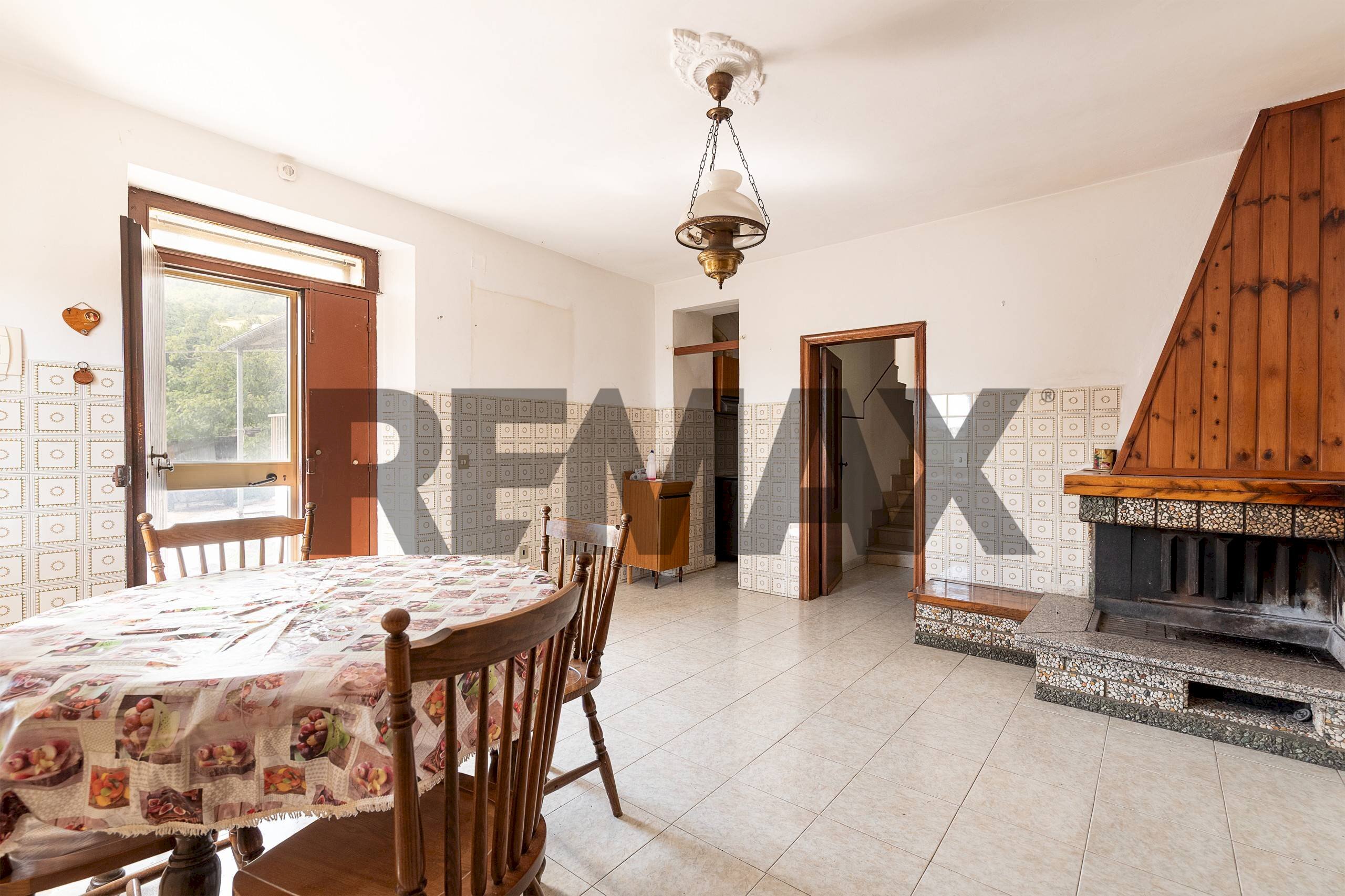 Sala da pranzo - Casa semi indipendente Frazione San Giovanni
 
36, Fabriano - foto 3