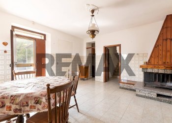 Sala da pranzo - Casa semi indipendente Frazione San Giovanni
 
36, Fabriano - foto 3
