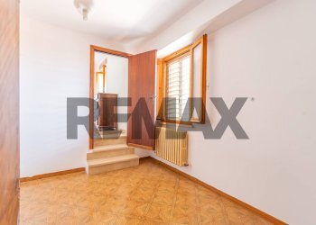 Stanza vuota - Casa semi indipendente Frazione San Giovanni
 
36, Fabriano - foto 11