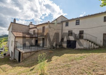 Casa all\'aperto - Casa semi indipendente Frazione San Giovanni
 
36, Fabriano - foto 20