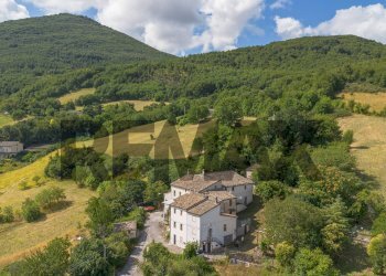 Vista delle montagne - Casa semi indipendente Frazione San Giovanni
 
36, Fabriano - foto 25