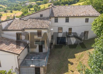 Casa all\'aperto - Casa semi indipendente Frazione San Giovanni
 
36, Fabriano - foto 30