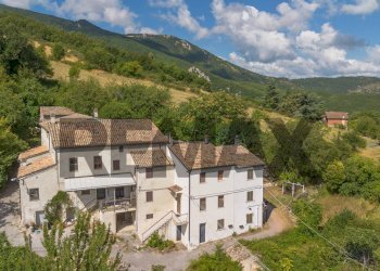 Casa all\'aperto - Casa semi indipendente Frazione San Giovanni
 
36, Fabriano - foto 32