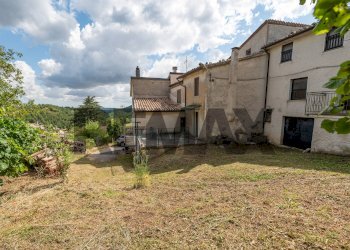 Casa all\'aperto - Casa semi indipendente Frazione San Giovanni
 
36, Fabriano - foto 50