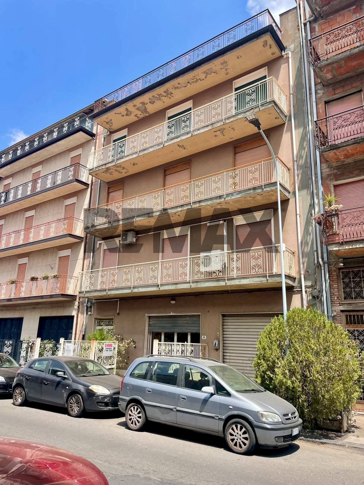 Edificio all\'aperto - Four-room apartment Via Carlo Alberto della chiesa
12, Randazzo - photo 2