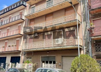 Edificio all\'aperto - Four-room apartment Via Carlo Alberto della chiesa
 
12, Randazzo - photo 2