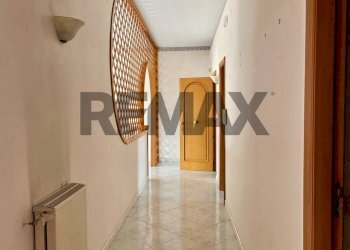 Hall / corridoio - Four-room apartment Via Carlo Alberto della chiesa
 
12, Randazzo - photo 11