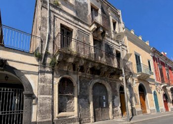 Edificio all\'aperto - Independent house via Cristoforo Colombo
 
87, Riposto - photo 1