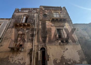 Edificio all\'aperto - Casa indipendente via costantino
 
4, Catania - foto 1