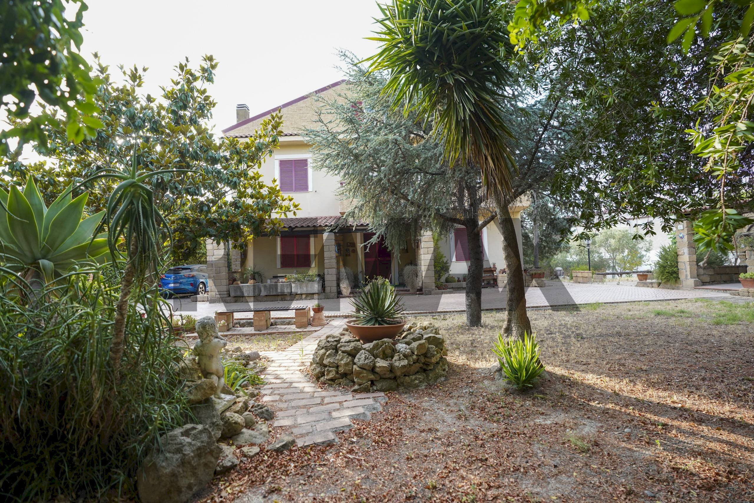 Giardino - Villa Via Nazioni Unite
 
190, Crotone - foto 2