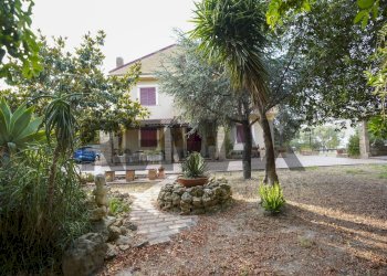 Giardino - Villa Via Nazioni Unite
 
190, Crotone - foto 2