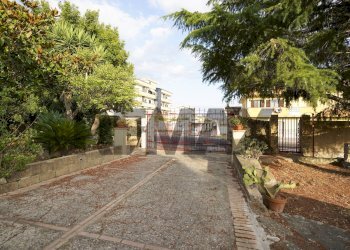 Edificio all\'aperto - Villa Via Nazioni Unite
 
190, Crotone - foto 4