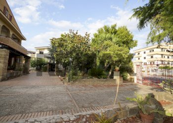 Edificio all\'aperto - Villa Via Nazioni Unite
 
190, Crotone - foto 5