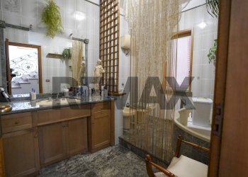 Bagno - Villa Via Nazioni Unite
 
190, Crotone - foto 16