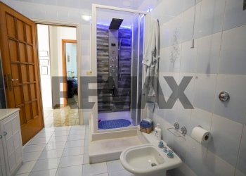 Bagno - Villa Via Nazioni Unite
 
190, Crotone - foto 22