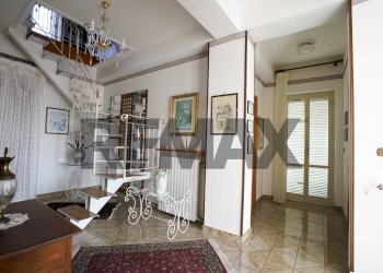 Hall / corridoio - Villa Via Nazioni Unite
 
190, Crotone - foto 24