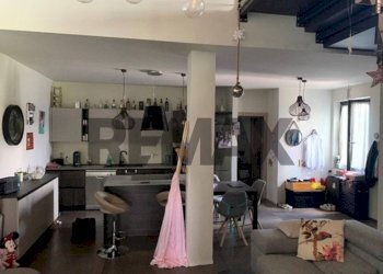 Sala da pranzo - Casa semi indipendente via Ruggero Leoncavallo
 
10, Canegrate - foto 4