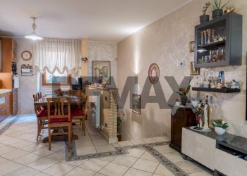 Sala da pranzo - Semi-detached house Salita San Paolo
 
14, Campobasso - photo 5