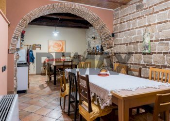 Sala da pranzo - Semi-detached house Salita San Paolo
 
14, Campobasso - photo 29