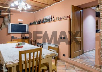 Sala da pranzo - Semi-detached house Salita San Paolo
 
14, Campobasso - photo 31