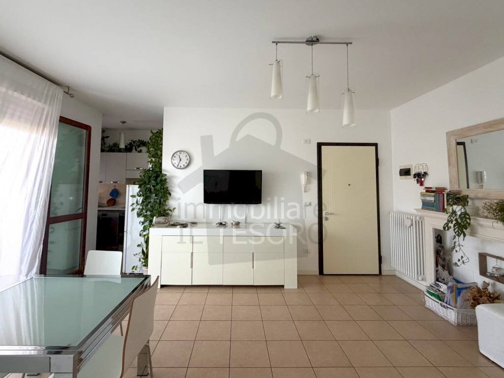 Soggiorno - Trilocale via Benigno Zaccagnini, 8, Rimini - foto 2