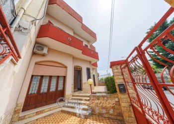 Facciata - Casa indipendente corso Cesare Vergine, Tuglie - foto 29