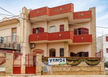 Facciata - Casa indipendente corso Cesare Vergine, Tuglie - foto 30