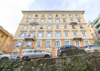 Facciata - Three-room apartment via Aldo Acquarone, 18, Genova (neighborhood Castelletto) - photo 2