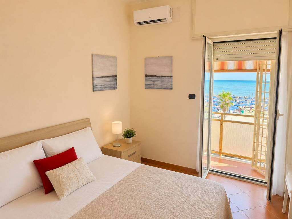 Camera da letto - Two-room apartment via Fortuna, 3, Anzio - photo 3