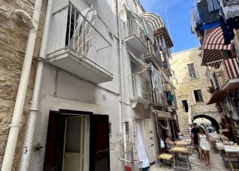Facciata - Stabile - Palazzo strada Arco Basso, 18, Bari - foto 1