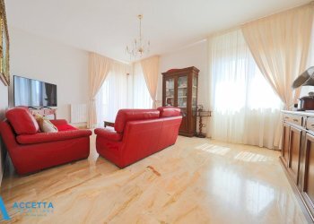 Salone - Apartment Via Plinio 87, Taranto - photo 4