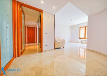 Soggiorno - Appartamento Via Umbria 19, Taranto - foto 1