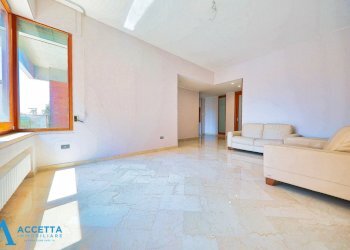 Soggiorno - Appartamento Via Umbria 19, Taranto - foto 2