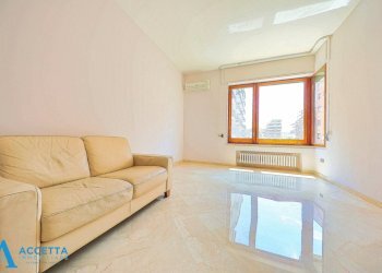 Soggiorno - Appartamento Via Umbria 19, Taranto - foto 3