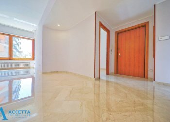 Soggiorno - Appartamento Via Umbria 19, Taranto - foto 4