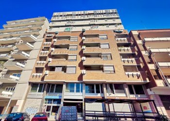 Facciata - Appartamento Via Umbria 19, Taranto - foto 26