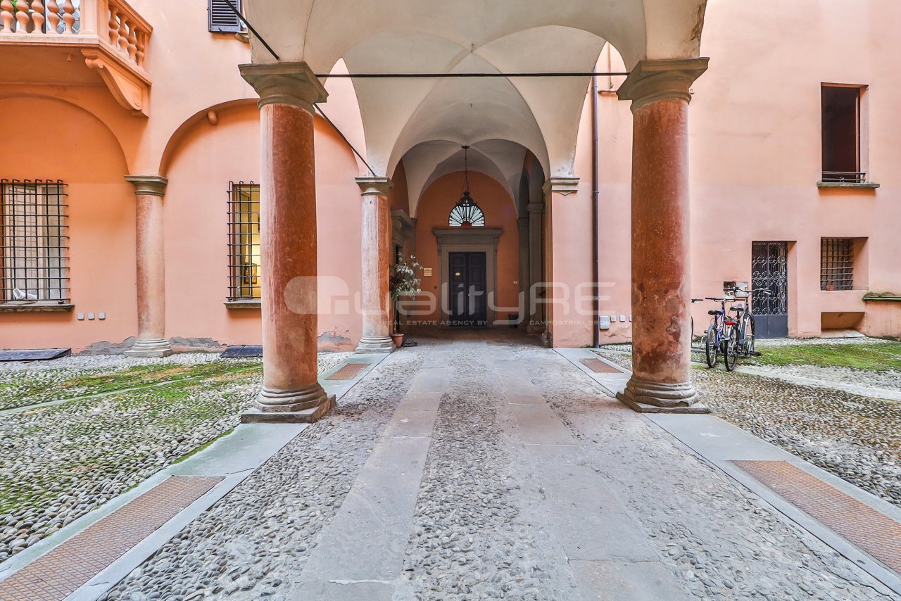 IMG_4182 - Office Via Borgonuovo 10, Bologna (neighborhood Centro Storico) - photo 1