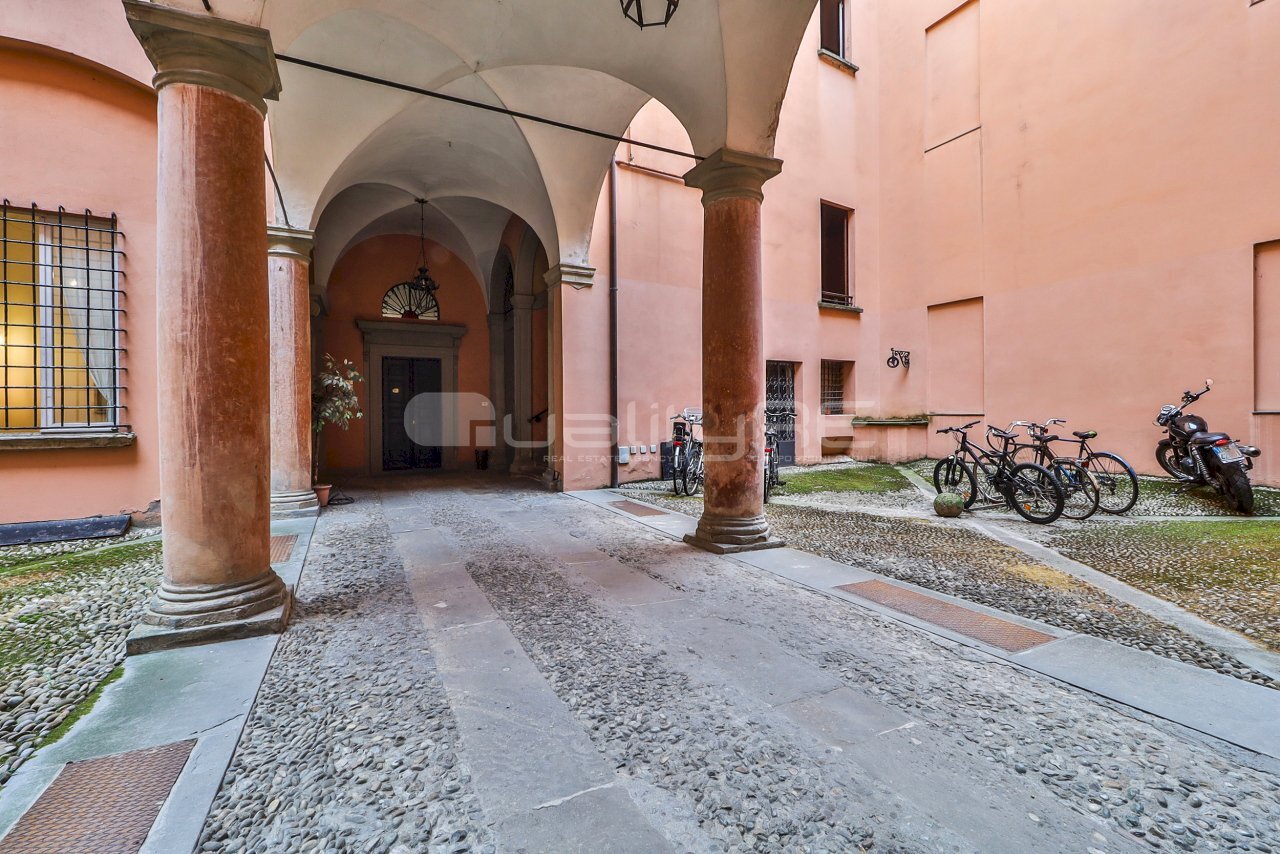 IMG_4183 - Office Via Borgonuovo 10, Bologna (neighborhood Centro Storico) - photo 3
