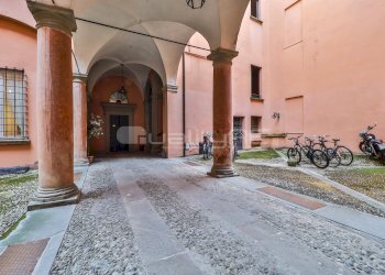 IMG_4183 - Office Via Borgonuovo 10, Bologna (neighborhood Centro Storico) - photo 3