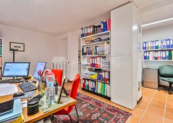 IMG_4178 - Office Via Borgonuovo 10, Bologna (neighborhood Centro Storico) - photo 14