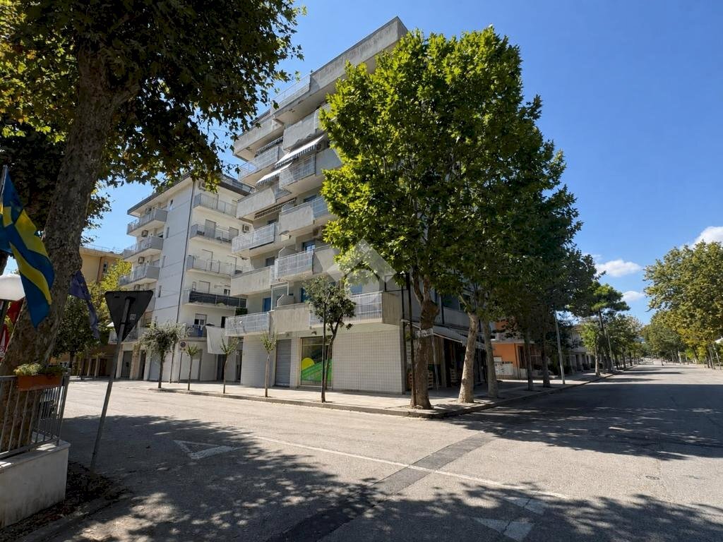Three-room apartment Viale Antonio Canova, Cesenatico - photo 1