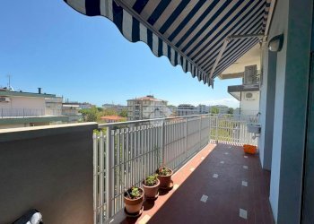 Three-room apartment Viale Antonio Canova, Cesenatico - photo 10