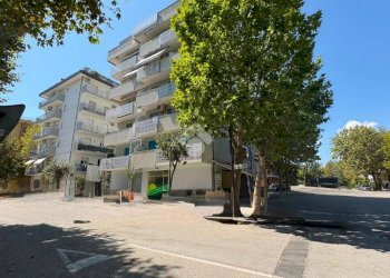 Three-room apartment Viale Antonio Canova, Cesenatico - photo 23