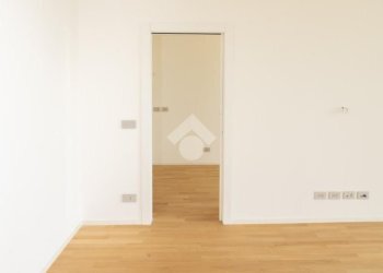 Four-room apartment Via 25 Novembre, Basiglio - photo 9