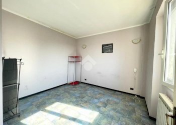 Three-room apartment Via dei sessanta, Genova (neighborhood Cornigliano) - photo 19