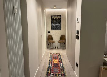 CORRIDOIO - Three-room apartment via San Petronio Vecchio, Bologna (neighborhood Santo Stefano) - photo 11