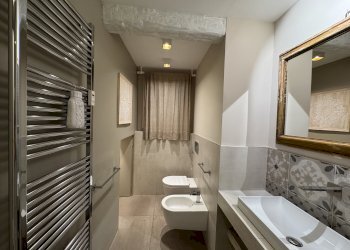 BAGNO 2 - Three-room apartment via San Petronio Vecchio, Bologna (neighborhood Santo Stefano) - photo 30