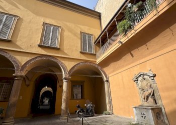 CORTILE - Three-room apartment via San Petronio Vecchio, Bologna (neighborhood Santo Stefano) - photo 40