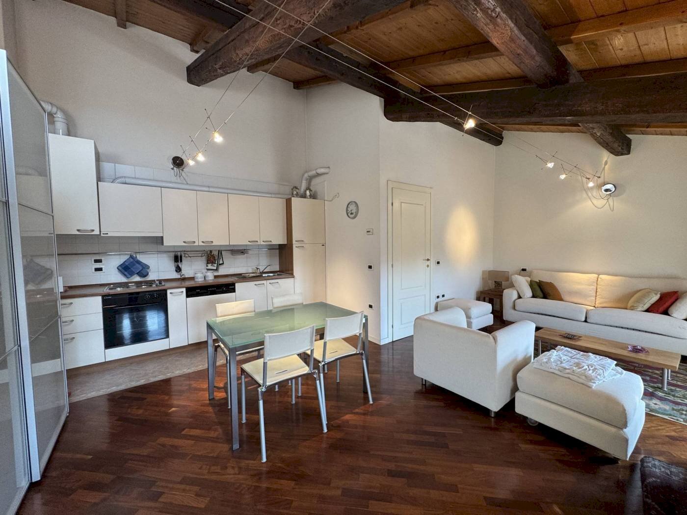 Salone - Appartamento Via Antonio Zanolini, Bologna (zona Massarenti) - foto 2